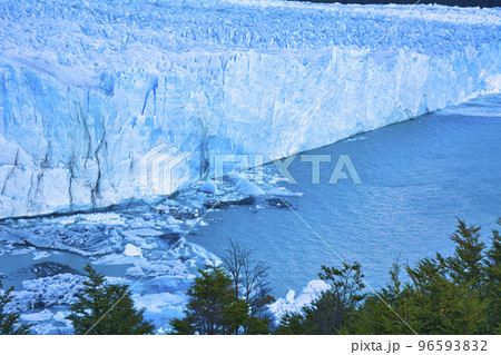 ペリトモレノ氷河の絶景 ペリトモレノ氷河の絶景 96593832