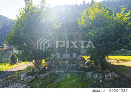 薬師堂（大阪府河内長野市流谷） 96594527