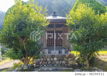 薬師堂（大阪府河内長野市流谷） 96594531