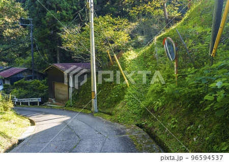 大阪府河内長野市天見　流谷地区　小屋と山道 96594537