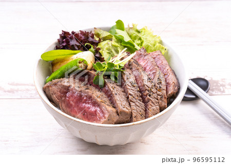 ステーキ丼 96595112