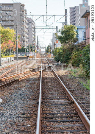 宇部新川駅近くの踏切 96595155
