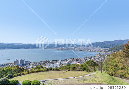 長野県諏訪市 立石公園から望む諏訪の街並みと諏訪湖 長野県諏訪市 立石公園から望む諏訪の街並みと諏訪湖 96595289