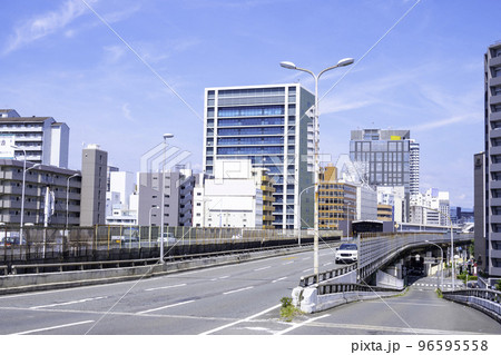 大阪の新御堂筋付近の風景 96595558