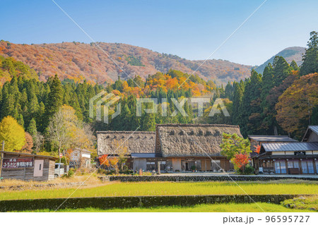 岐阜県白川村 秋の白川郷の風景 岐阜県白川村 秋の白川郷の風景 96595727