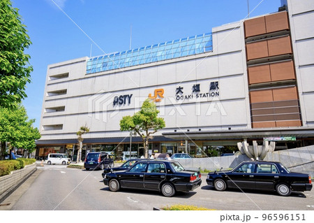 岐阜県大垣市　大垣駅の駅舎と南口ロータリー 96596151