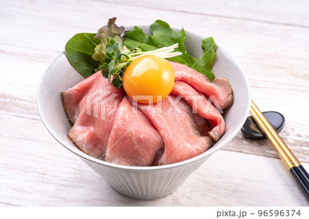 ローストビーフ丼 96596374