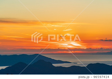 (静岡県)十国峠から望む駿河湾の夕景 (静岡県)十国峠から望む駿河湾の夕景 96597414