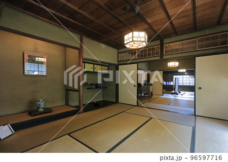 旧広瀬邸の母屋。本座敷から玄関方向を見る。 旧広瀬邸の母屋。本座敷から玄関方向を見る。 96597716