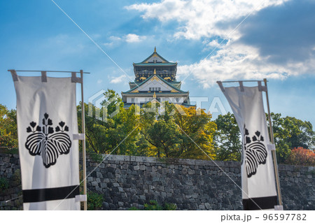 【大阪城天守閣】秋の大阪城公園 96597782