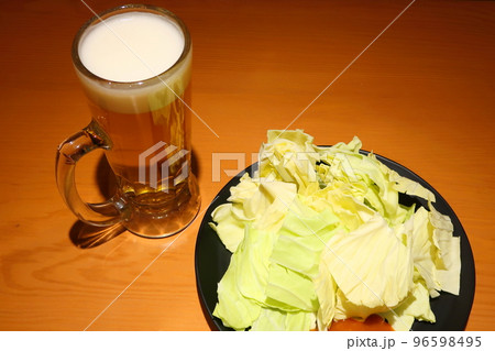 生キャベツと生ビール 96598495