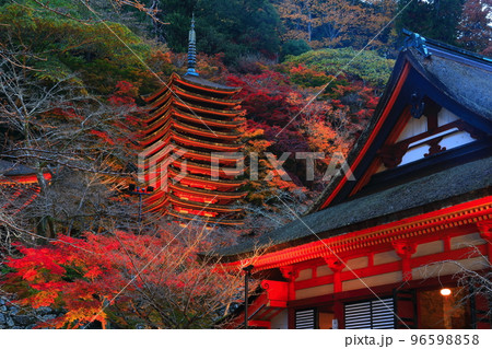 【奈良県】談山神社の紅葉ライトアップ(十三重塔と神廟拝所) 【奈良県】談山神社の紅葉ライトアップ(十三重塔と神廟拝所) 96598858