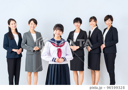 女性 多世代 中学生 教育 家庭教師 女性 多世代 中学生 教育 家庭教師 96599328