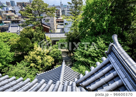岐阜県大垣市 大垣城天守閣から見た大垣市街地の眺め(大垣駅、商店街方面) 岐阜県大垣市 大垣城天守閣から見た大垣市街地の眺め(大垣駅、商店街方面) 96600370