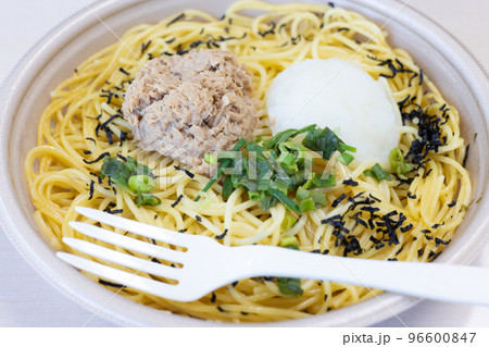 おいしいコンビニの和風おろしパスタ おいしいコンビニの和風おろしパスタ 96600847