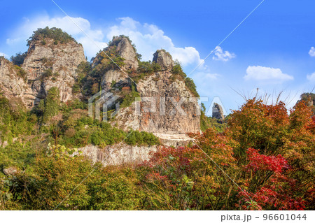 紅葉と耶馬渓の競秀峰 紅葉と耶馬渓の競秀峰 96601044