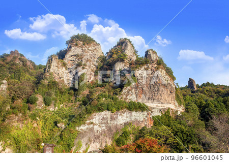 紅葉と耶馬渓の競秀峰 紅葉と耶馬渓の競秀峰 96601045