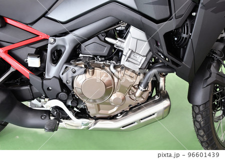 日本製の大型バイクのエンジン 96601439