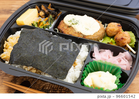 美味しいハンバーグ入りの海苔弁当 美味しいハンバーグ入りの海苔弁当 96601542