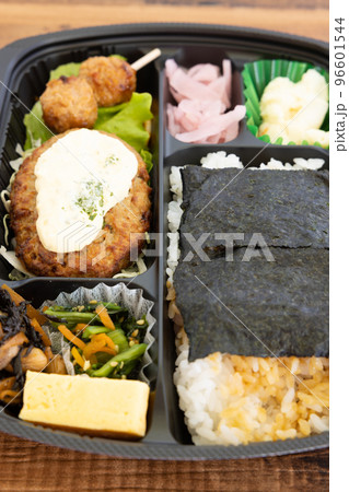 美味しいハンバーグ入りの海苔弁当 美味しいハンバーグ入りの海苔弁当 96601544