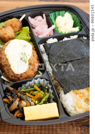 美味しいハンバーグ入りの海苔弁当 美味しいハンバーグ入りの海苔弁当 96601545