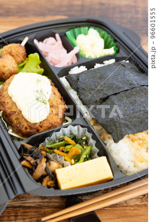 美味しいハンバーグ入りの海苔弁当 美味しいハンバーグ入りの海苔弁当 96601555