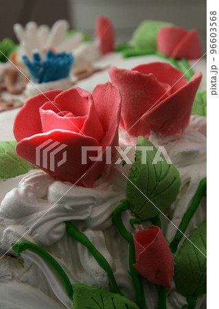 Cake with cream roses Cake with cream roses 96603568