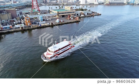 博多ふ頭に入港するジェットホイルのビーナス 博多ふ頭に入港するジェットホイルのビーナス 96603626