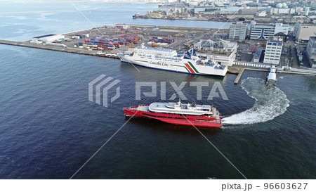 航跡も鮮やかに旋回して釜山に向かうクイーンビートル 航跡も鮮やかに旋回して釜山に向かうクイーンビートル 96603627