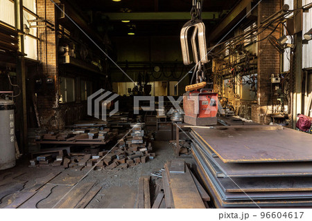 夕方の金属加工工場,板金工場,鉄工所, 夕方の金属加工工場,板金工場,鉄工所, 96604617