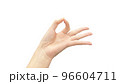 指で丸を作る女性の手 96604711