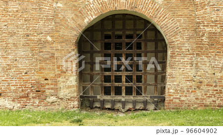 medieval gate with bars at the entrance to the tower 96604902