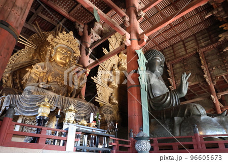 東大寺の盧舎那仏と虚空蔵菩薩像 東大寺の盧舎那仏と虚空蔵菩薩像 96605673
