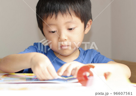 子供 96607561