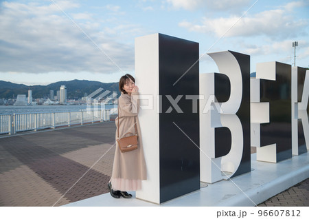 BE KOBEと女性 96607812