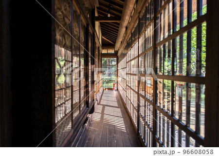東京都立石神井公園 旧内田家住宅の縁側 東京都立石神井公園 旧内田家住宅の縁側 96608058