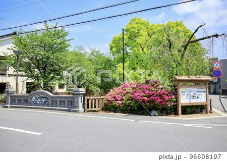 岐阜県大垣市 旧美濃路に立つ道標 岐阜県大垣市 旧美濃路に立つ道標 96608197