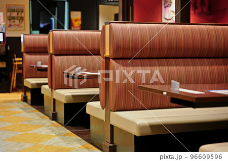 ファミリーレストランの座席の写真素材 [96609596] - PIXTA