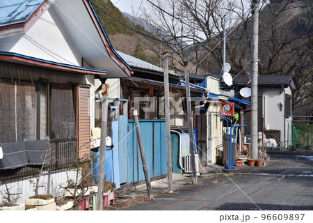 足尾の冬の風景 96609897