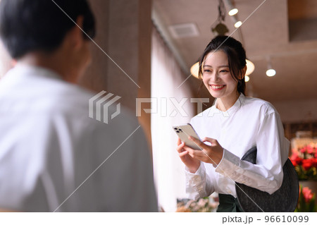 カフェ店員 96610099