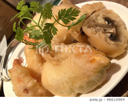 野菜とエビのフリット 96610964