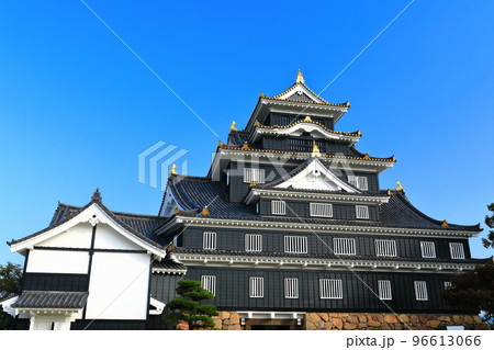 【岡山県】快晴の岡山城（令和の大改修後） 96613066