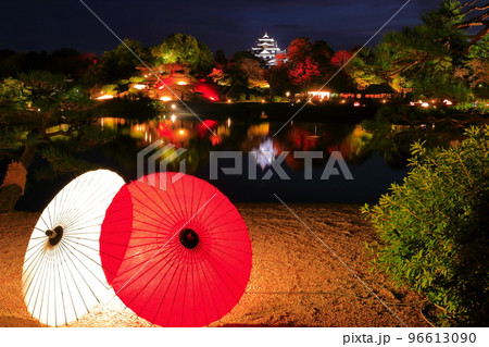 【岡山県】シンメトリーな秋の幻想庭園の後楽園と岡山城(令和の大改修後) 【岡山県】シンメトリーな秋の幻想庭園の後楽園と岡山城(令和の大改修後) 96613090