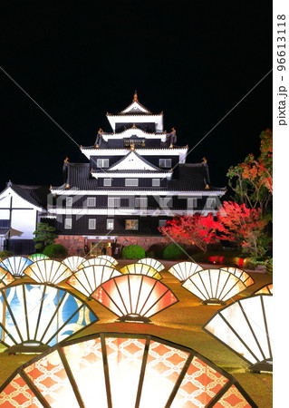 【岡山県】岡山城と扇のライトアップ(令和の大改修後) 【岡山県】岡山城と扇のライトアップ(令和の大改修後) 96613118