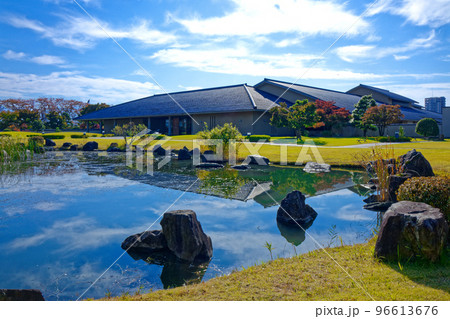 富山水墨美術館 湖面に映える景観 富山水墨美術館 湖面に映える景観 96613676