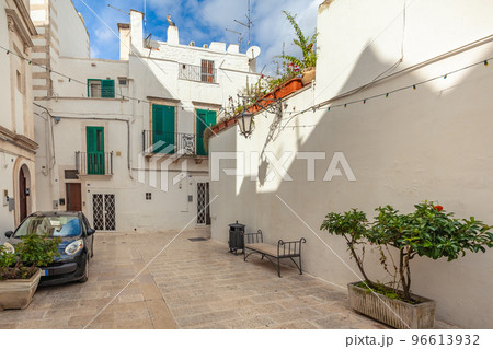 View of the old town of Martina Franca with a beautiful houses painted in white. 96613932