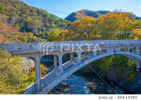 渡良瀬橋　渡良瀬川　日光足尾　秋の風景　 96614980