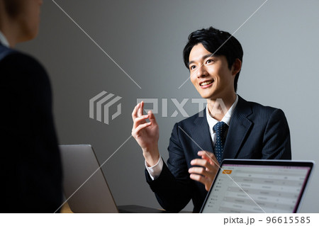 商談　打ち合わせイメージ　ビジネス　　 96615585