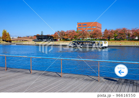 スターバックスと遊覧船　富岩運河環水公園 96616550