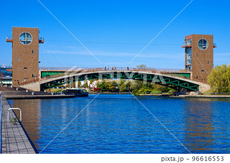 天文橋と遊覧船 富岩運河環水公園 天文橋と遊覧船 富岩運河環水公園 96616553